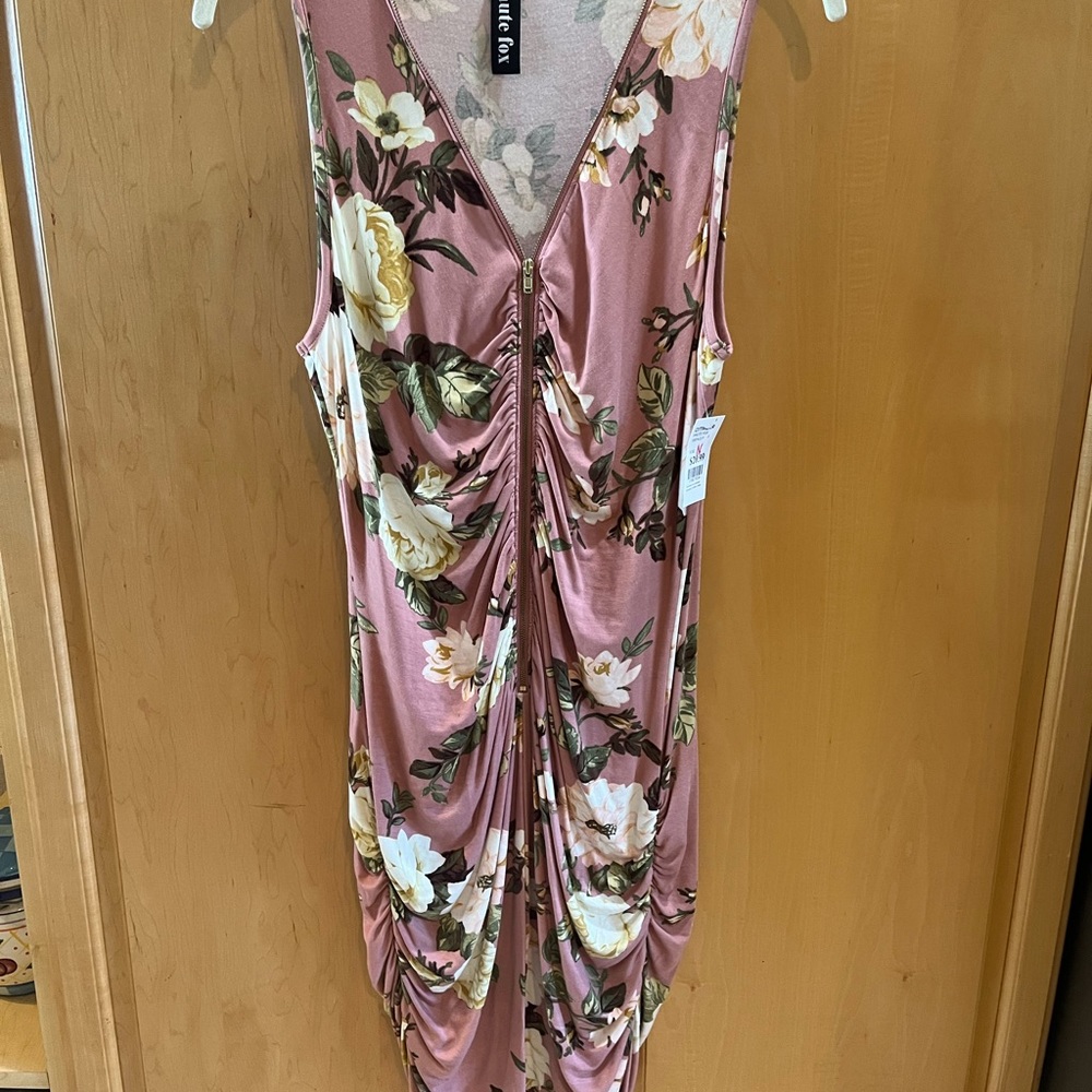 New Woman’s Summer Tank Dress - Size 1X
Flowered pink  tank dress